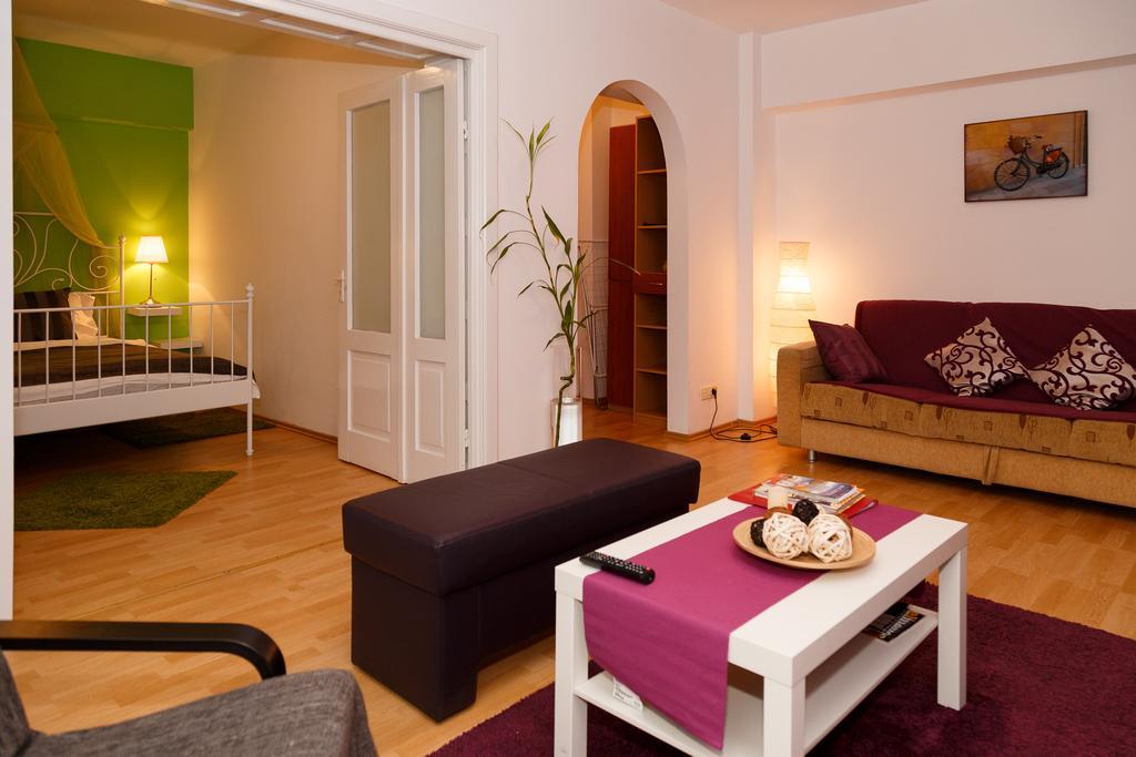 Sunny Old Town Apartments Bucureşti Ngoại thất bức ảnh